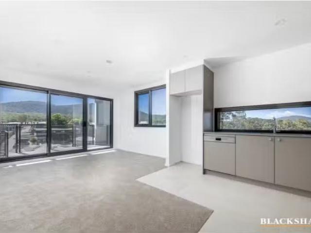 Charming 69/1 Buninyong Street, Watson Townhouse for rent Lis.