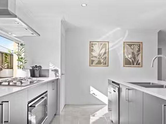 Nice 69 Solandri Bend, Banksia Grove, WA 6031