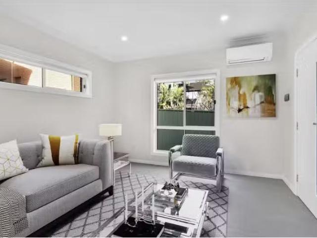 Charming 69a Sir Thomas Mitchell Drive, Davidson House for ren.