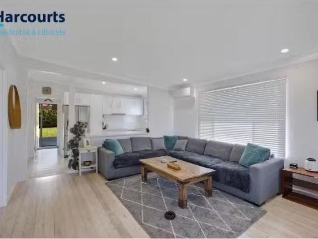 Charming 60 Manoa Road, HALEKULANI House for rent Listed by M.