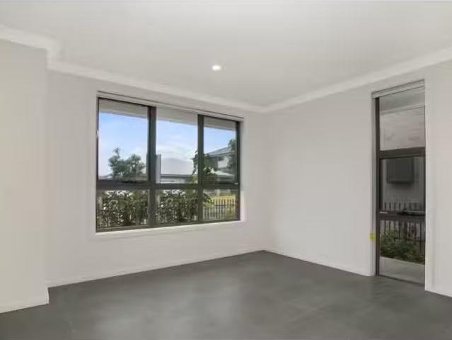 Unique 60 Watkin Crescent, Marsden Park Townhouse for rent Li.