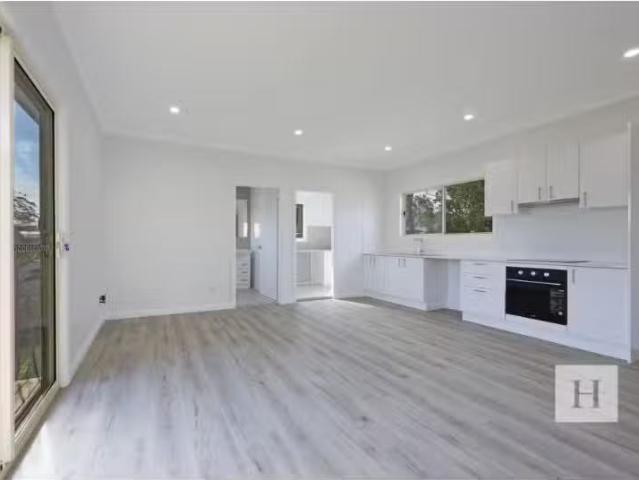 Charming 60a Perouse Ave, San Remo House for rent Listed by H.