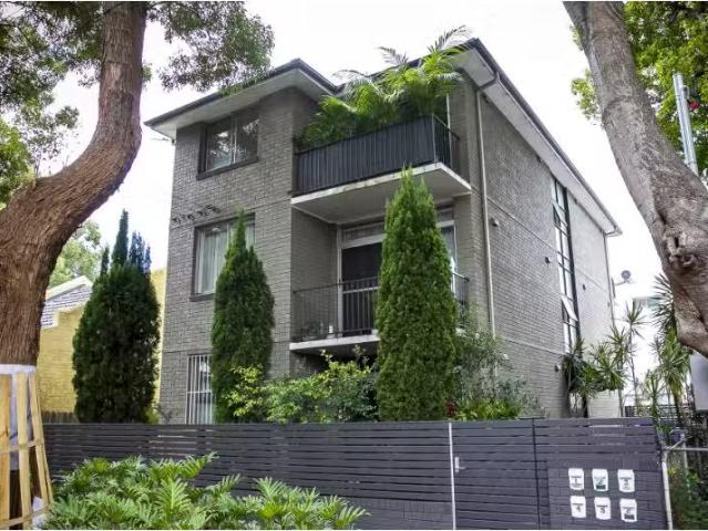 Nice 6/12 Dadley Street, Alexandria Apartment for rent Listed.