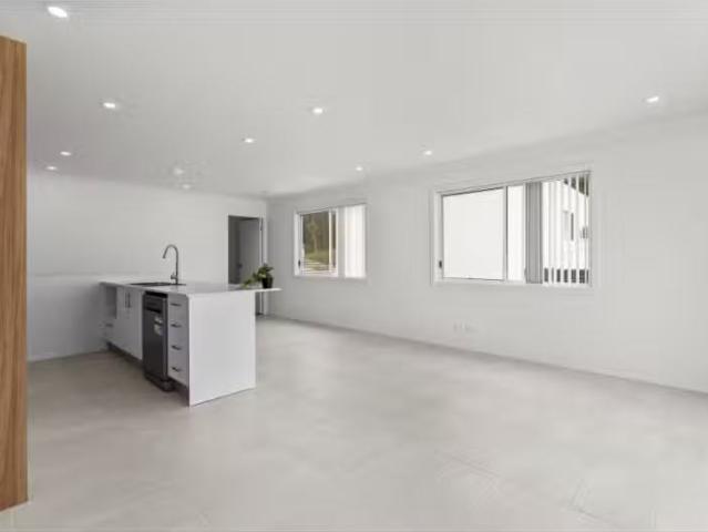 Charming 6/17 Dunkley Parade, Mount Hutton Townhouse for rent.