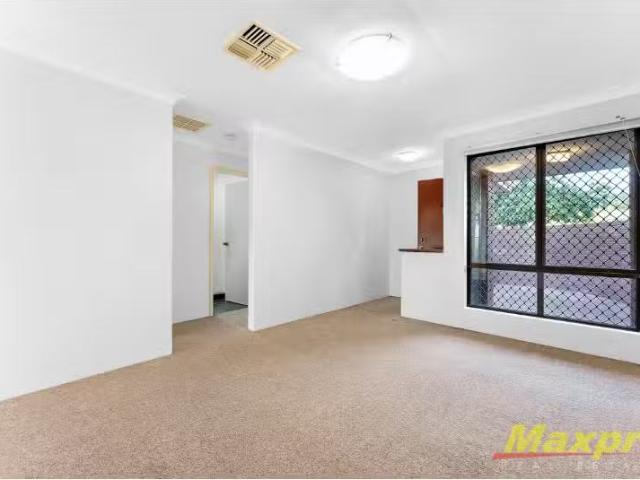 Just in! 6/17 Golf Road, Parkwood Apartment for rent Listed b.