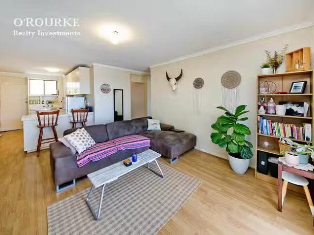 Just in! 6/170 West Coast Highway, Scarborough, WA 6019