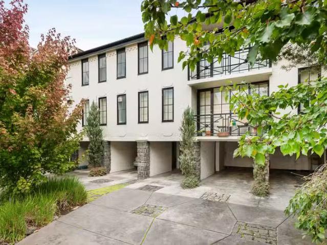 Just in! 6/27 Tintern Ave, Toorak VIC 3142