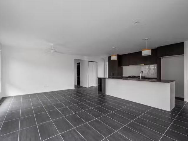 Charming 62 Banjo Drive, Walloon, QLD 4306