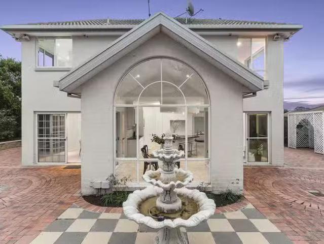 Charming 62 Ivo Whitton Circuit, Kambah, ACT 2902