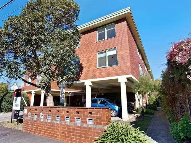 Just in! 6/32 The Esplanade, Clifton Hill VIC 3068