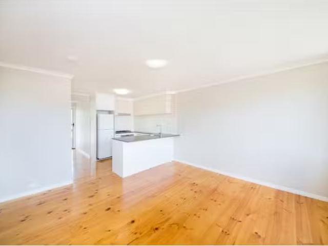 For Rent! 6/35 Longfellow Street, Norman Park Apartment for re.