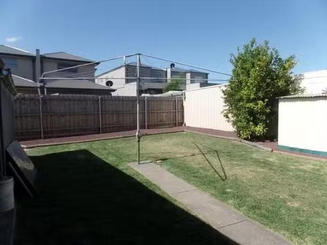 Cozy 6 Arthur Street, Braybrook, VIC 3019