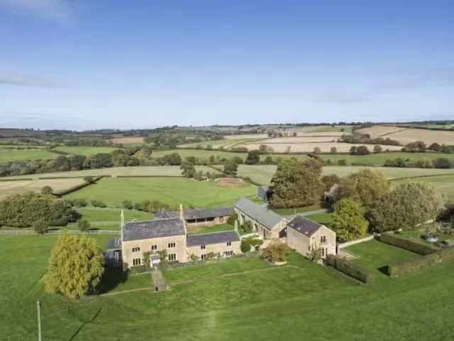 Just in! 6 BA 6 bedroom house for rent in Farnicombe Farm, Asc.