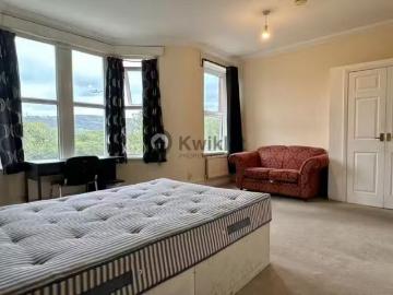 Cozy 6 bedroom terraced house for rent in Llantwit Road, Trefo.
