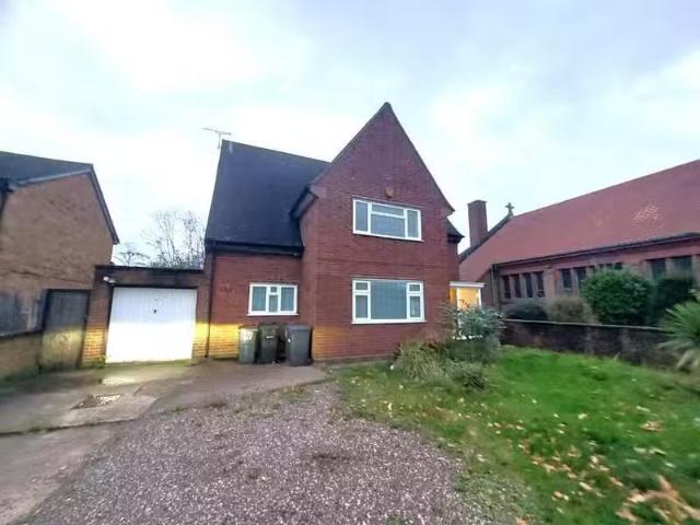 Rental! 6 bedroom terraced house for rent in Reddings Lane, Bi.