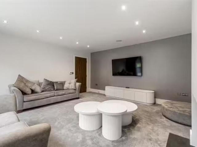 Rental! 6 bedroom detached house for rent in The Fairways, Lit.