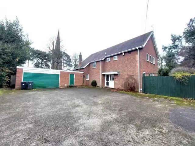 For Rent! 6 bedroom detached house for rent in Pershore Road S.