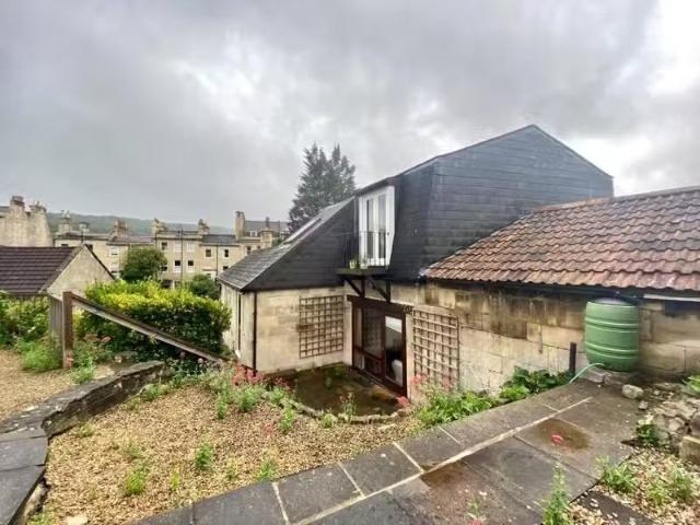 New 6 bedroom house for rent in Upper East Hayes, Bath, Somers.