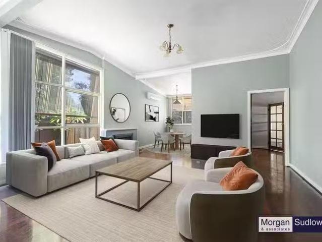 Cozy 6 Brentwood Avenue, Brentwood, WA 6153