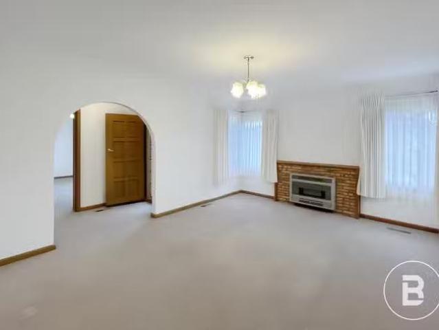 Nice 6 Ercil Street, Wendouree, VIC 3355