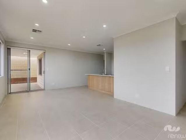 Just in! 6 Fairchild Street, Bullsbrook, WA 6084