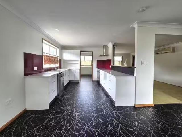 Unique 6 Fifteenth Avenue, Stuarts Point, NSW 2441