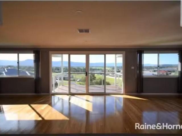 Deal! 6 Killara Road, NOWRA House for rent Listed by Lara Mor.