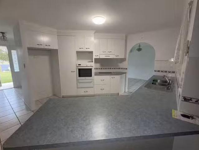Charming 6 Kirton Road, Point Vernon, QLD 4655