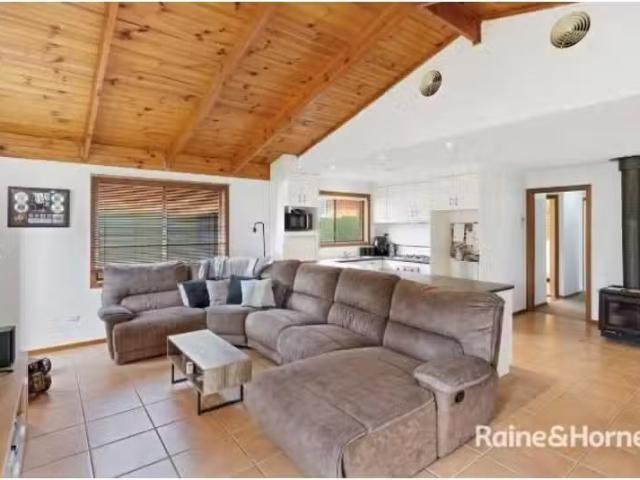 Charming 6 Hume Street, LAKE ALBERT House for rent Listed by.