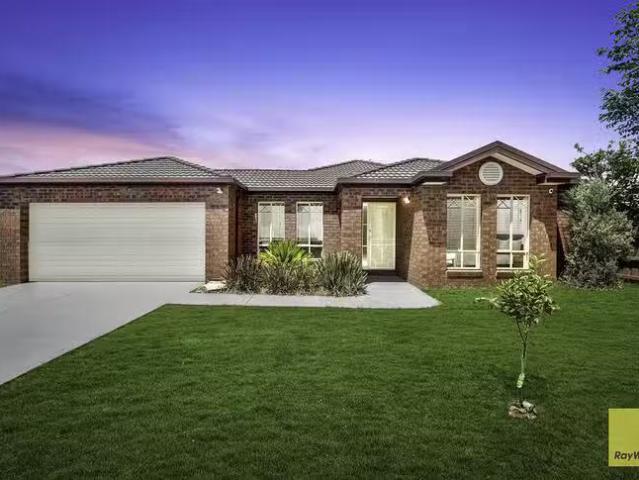 Charming 6 Solar Court, Tarneit, VIC 3029