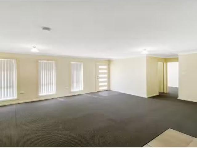 Cozy 6A Ridge Street, Portland House for rent Listed by Varun.