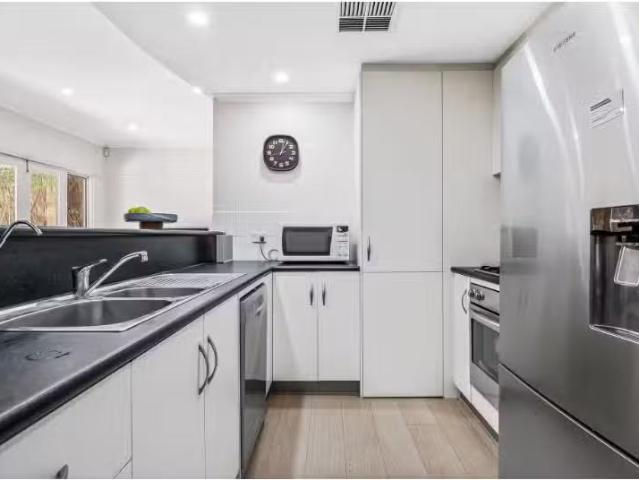 Just in! 7/4 Cowell Place, Mile End Townhouse for rent Listed.