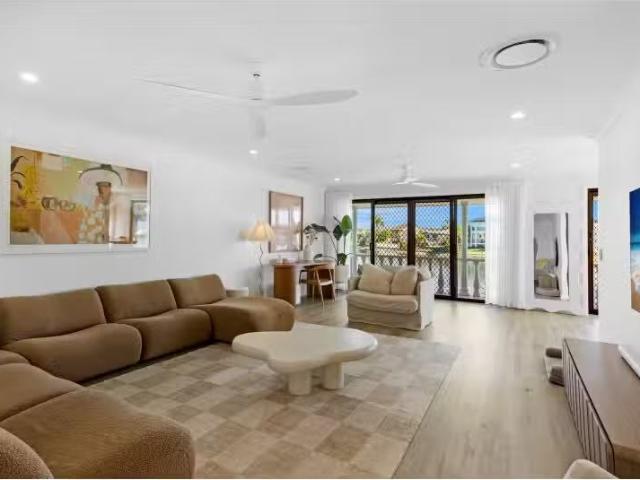 Deal! 74 Sovereign Drive, Mermaid Waters House for rent Liste.