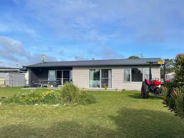 Cozy 74A Tomahawk Drive, TOMAHAWK, TAS 7262 House for Rent