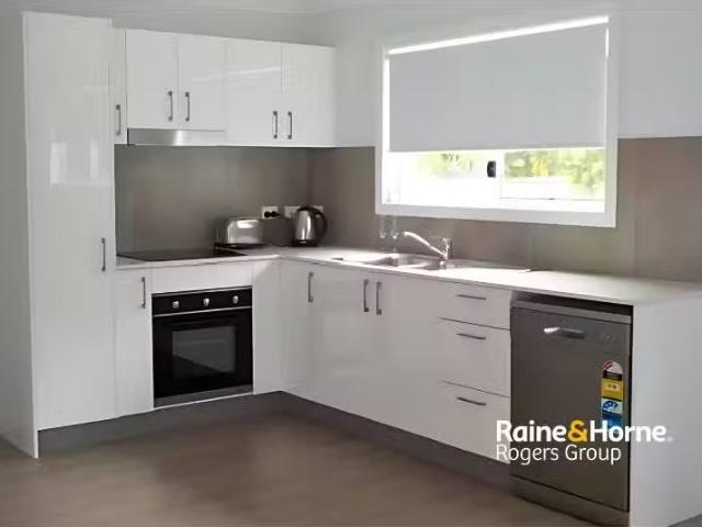 Cozy 74A Minnamurra Road, GOROKAN House for rent Listed by Ja.