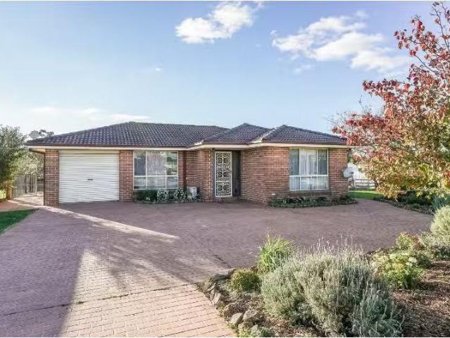 Charming 76 Maclura Dr, Marulan House for rent Listed by Sue.