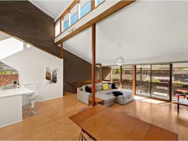 For Rent! 76 Barnet Close, PHILLIP Townhouse for rent Listed.