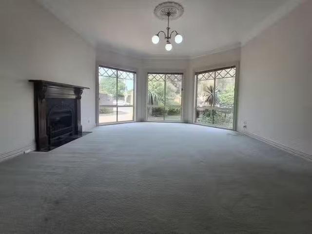 Deal! 77 Reserve Road, Beaumaris, VIC 3193
