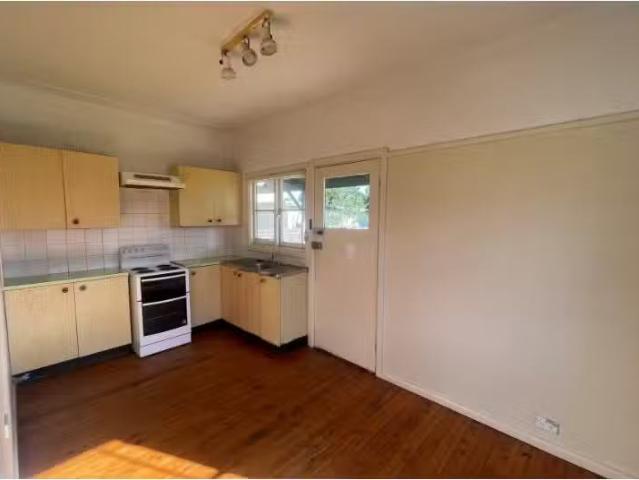 Cozy 79 Stanley Road, Ingleburn House for rent Listed by Leas.