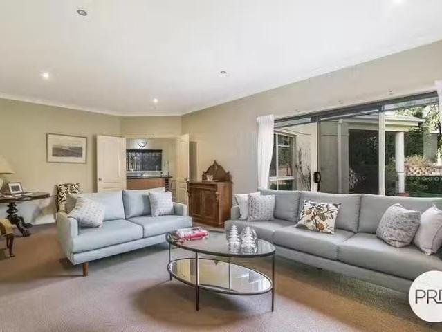 Just in! 70 Johnston Road, West Albury, NSW 2640