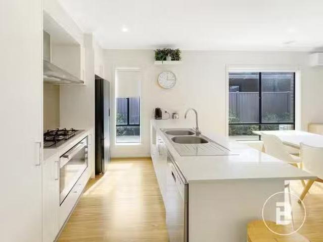 Unique 70 Verdale Drive, Alfredton, VIC 3350