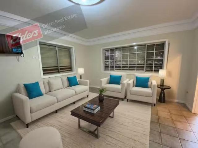 Charming 71 Carinya Ave, St Marys House for rent Listed by El.
