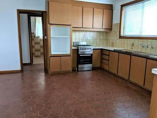Deal! 71 Childs Road, Lalor, VIC 3075