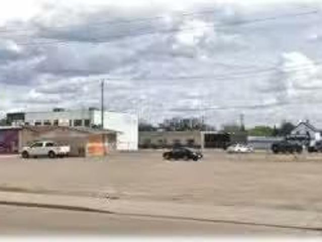 Cheap 723 1 Street Se, Medicine Hat, AB, T1A 0B3 commercial.
