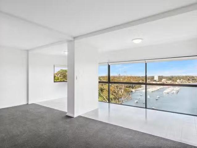 Deal! 7/2 Bindaring Parade, Claremont, WA 6010