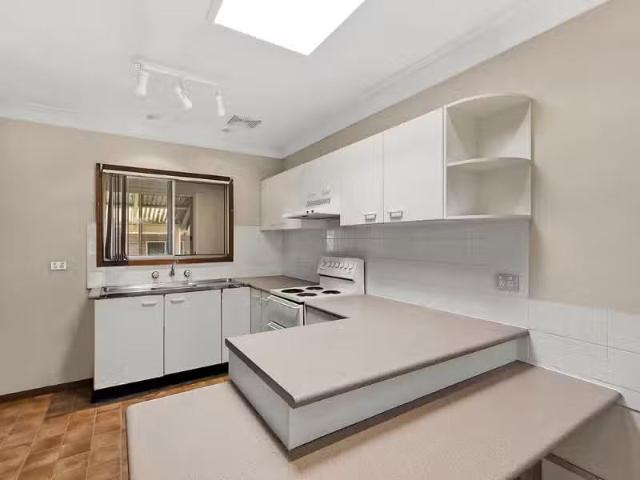 For Rent! 72 Dampier Boulevard, Killarney Vale House for rent.