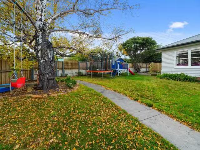 Nice 73 Clarence Street, BELLERIVE, TAS 7018 House for Rent