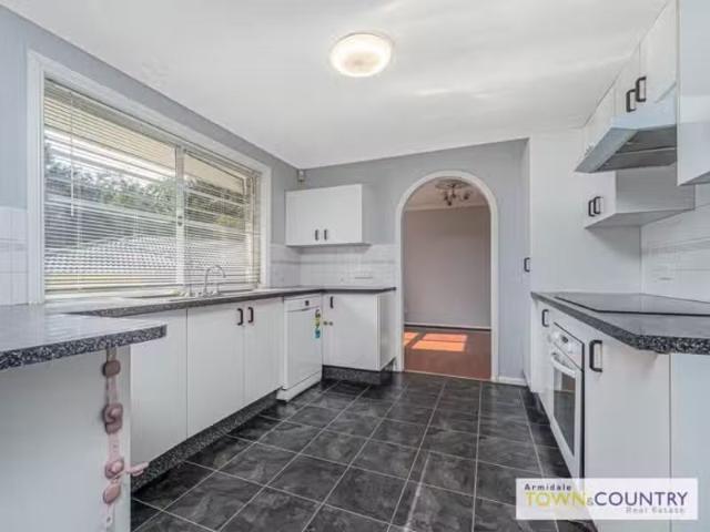 Cozy 7 Baird Place, ARMIDALE House for rent Listed by Brooke.