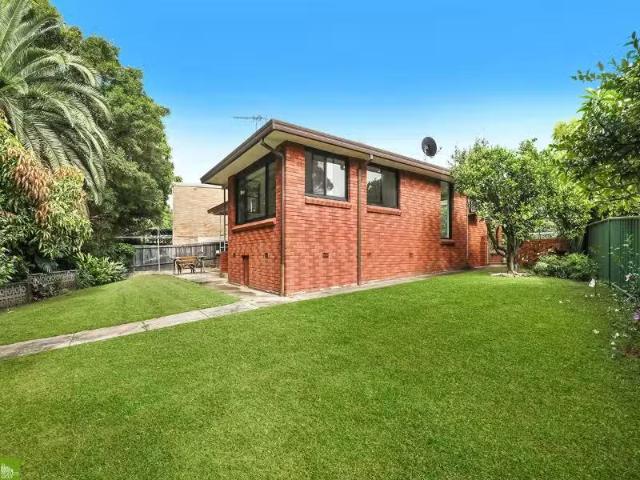 Cozy 7 Dymock Street, Fairy Meadow House for rent Listed by S.