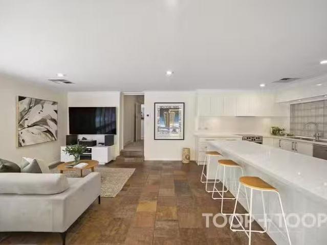 Charming 7 Egmont Terrace, Erindale, SA 5066